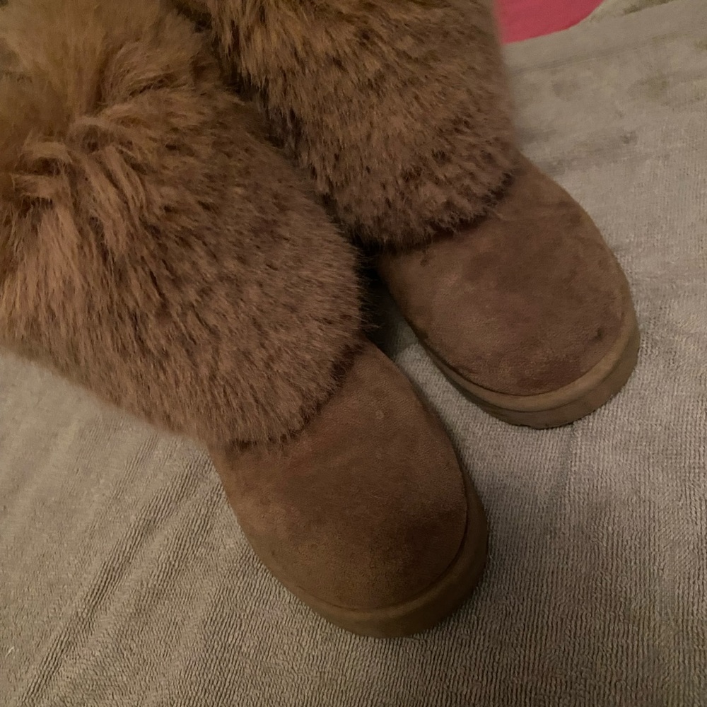 Brown faux fur women’s boots